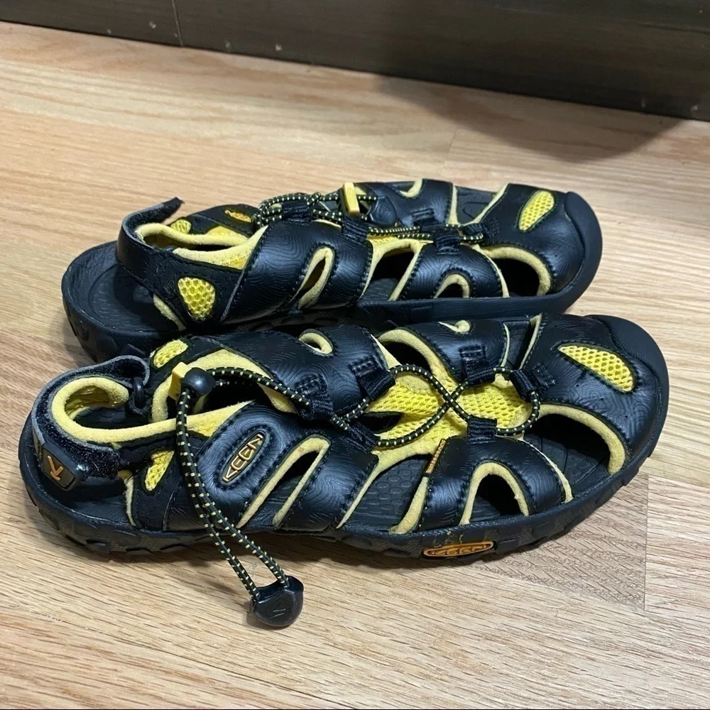 Keen yellow black